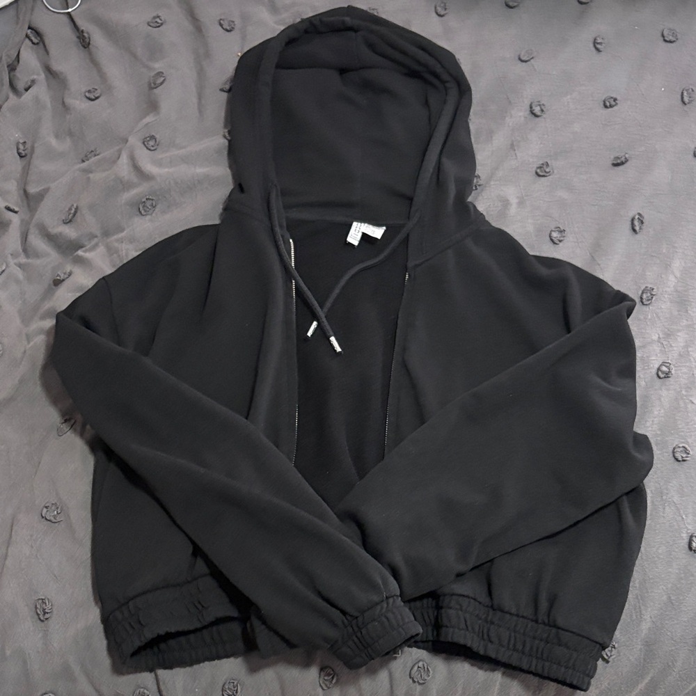 Cropped Black Hooded Sweatshirt